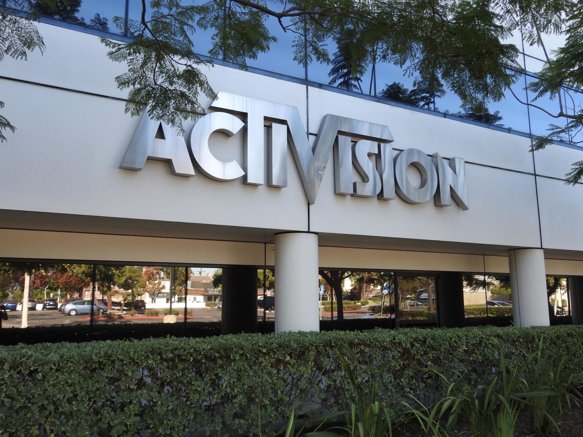 Bobby Kotick Shares in Activision